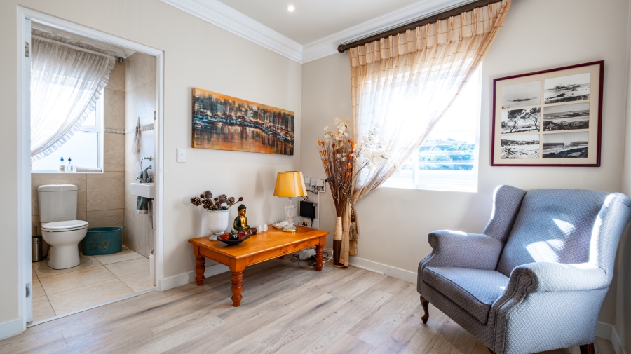 7 Bedroom Property for Sale in Beacon Isle Western Cape